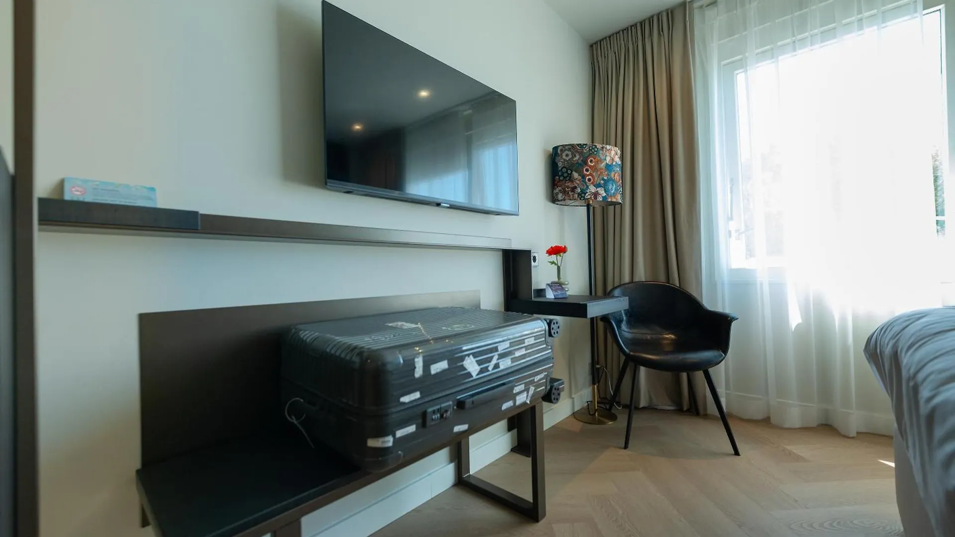 Boutique Hotel Herbergh Amsterdam Airport Free Parking Бадхоеведорп 3*,