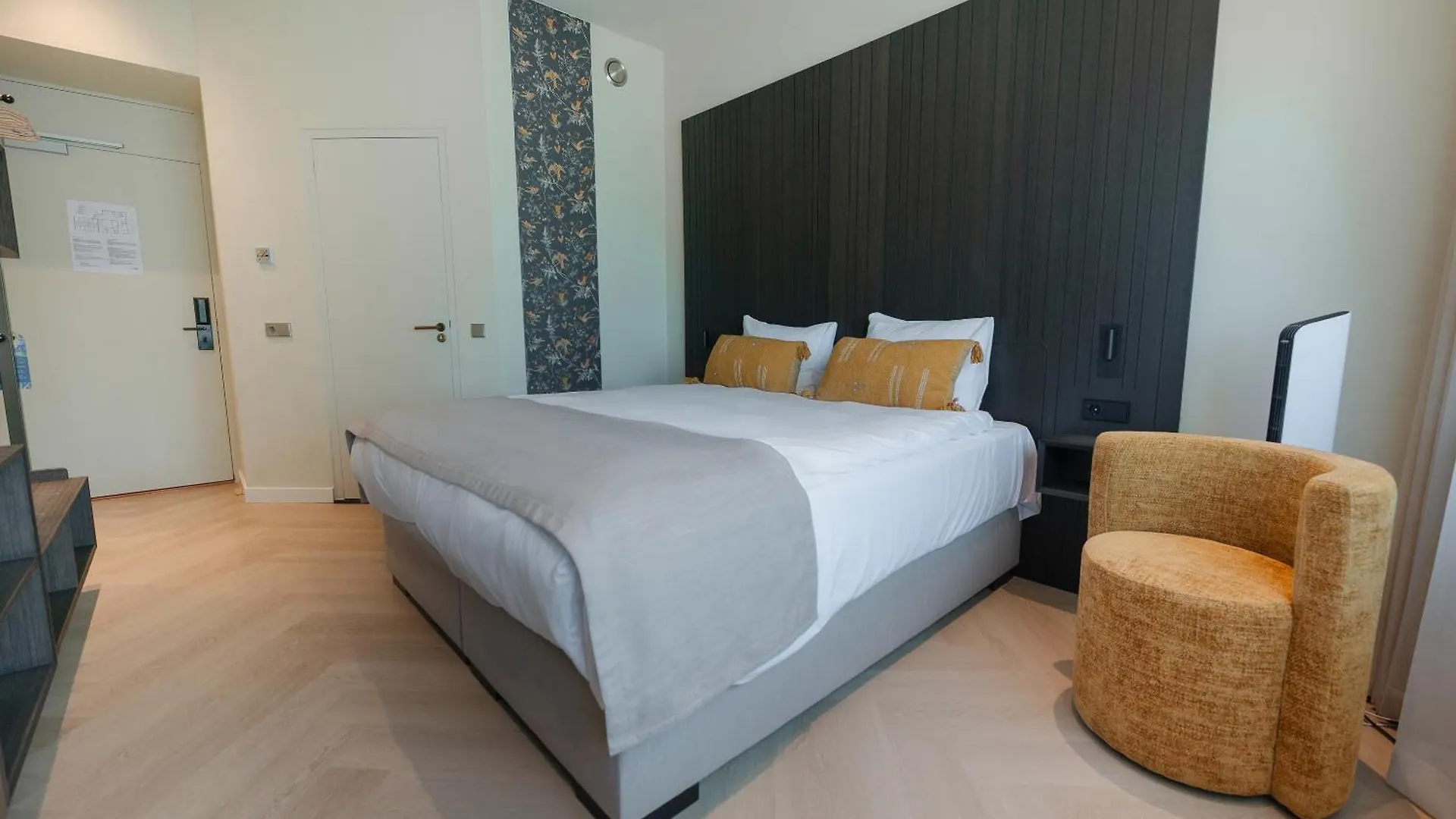 ***  Boutique Hotel Herbergh Amsterdam Airport Free Parking Badhoevedorp Netherlands