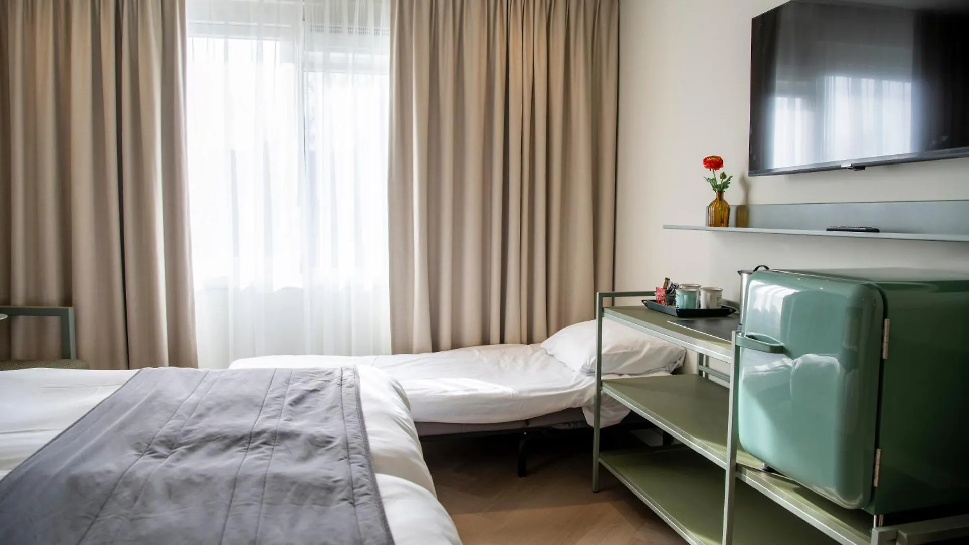 ***  Boutique Hotel Herbergh Amsterdam Airport Free Parking Badhoevedorp Netherlands